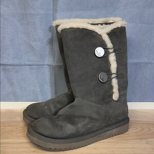 Koolaburra By Ugg Gray Suede Short Faux Fur Button Winter Boots Women's sz 6